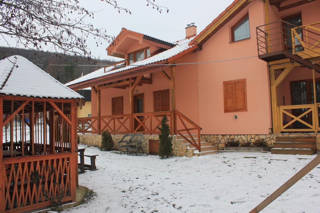 Apartmany Vinné Buitenkant foto
