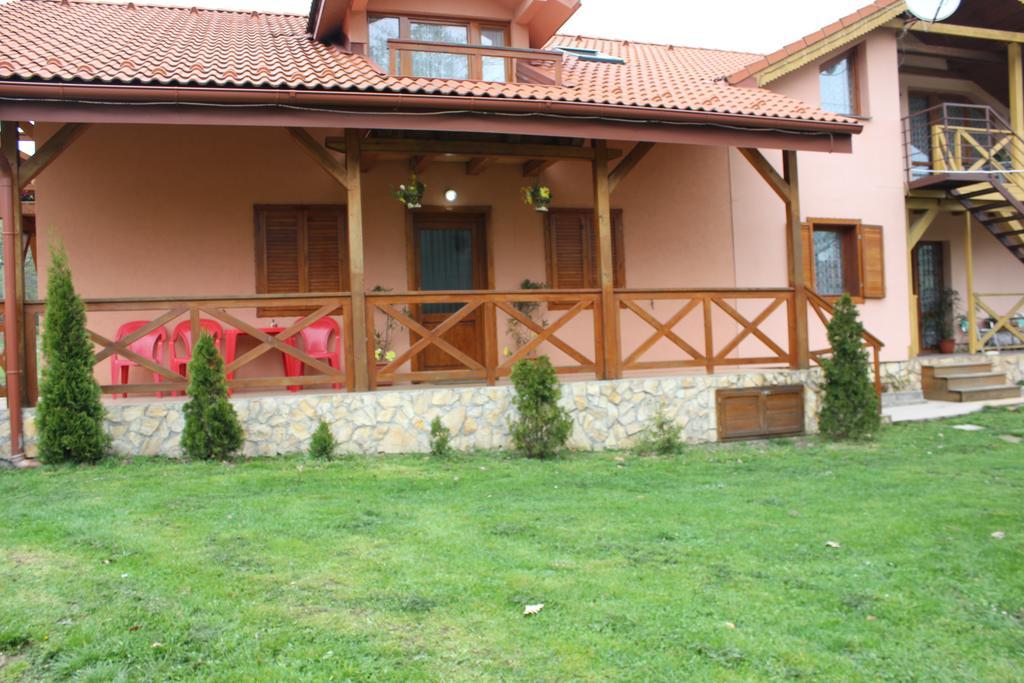 Apartmany Vinné Buitenkant foto
